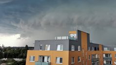Bouřka nad sídlištěm v Břeclavi