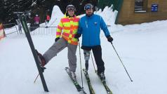Aleš Bouda lyžoval dříve závodně. Bionické koleno mu umožňuje užít si jízdu na lyžích i po amputaci