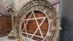 Jeden ze židovských symbolů uvnitř káhirské synagogy