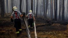 Během pondělního požárního útoku se podařilo hasičům plochu požářiště zmenšit z 1060 hektarů na 606