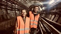 Z rozhovoru Lucie Výborné s Josefem Jeníčkem je znát její obava,  že tunelem se přece jen přiblíží rozjeté metro