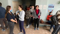 Denně můhou přijmout dvě stě lidí a musí počítat s dlouhým čekáním – třeba až do večera