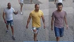 Pražští kriminalisté hledají skupinu sedmi mužů, zřejmě cizinců, kteří brutálně napadli číšníka.