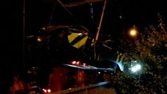 Vůz sjel minulé pondělí kolem desáté večer do potoka v Brně-Chrlicích poté, co řidič kvůli mozkové příhodě nezvládl řízení.