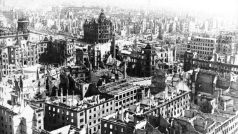 Před 75 lety začaly spojenecké letouny bombardovat německé Drážďany
