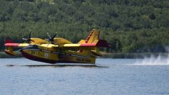 Canadair CL-145 se staly hlavní zbraní v boji s požárem