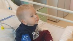 Chlapec Maxík v motolské nemocnici po aplikaci léku Zolgensma