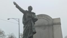 Socha spisovatele Karla Havlíčka Borovského v Chicagu