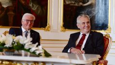 Německého prezidenta Franka-Waltera Steinmeiera přivítal na Pražském hradě prezident Miloš Zeman