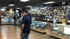 Interiér obchodu, kde si atentátník Stephen Paddock koupil některé  ze svých zbraní.