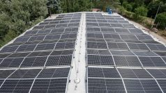 Fotovoltaické elektrárna umístěné na střechách výrobních hal a skladů Pražské strojírny