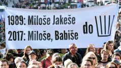 Miloše a Babiše do koše, žádají demonstranti