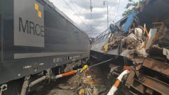 V Němčicích se srazil osobní vlak s lokomotivou