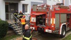 Osm hasičských jednotek zlikvidovalo požár bytu v ulici V oblouku v Ústí nad Labem