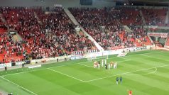 Fanoušci Slavie na tribuně po zápase s Teplicemi