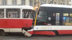 Srážka v dvou tramvají v Praze Pohořelci.
