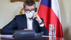 Andrej Babiš při telefonátu s americkým ministrem zahraničí