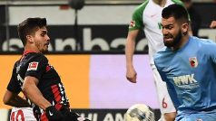 Brankář Augsburgu Tomáš Koubek v zápase proti Frankfurtu