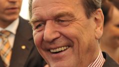 Gerhard Schröder na archivním snímku z roku 2008.