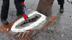 Dělostřelecký granát zůstal zaseknutý v železobetonové střeše