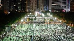 Občané Hongkongu si připomněli výročí protestů na náměstí Nebeského klidu navzdory zákazu (fotografie z roku 2020)