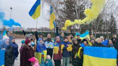 Obyvatelé Mariupolu podporující Ukrajinu