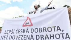 Zemědělci vyrazili na protestní pochod Prahou