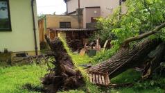 Hasiči museli kvůli silným bouřkám zasahovat po celém Česku