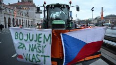 Protest části zemědělců u hlavního nádraží v Praze