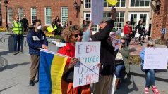 Demonstranti před marylandským Kapitolem