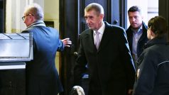 Andrej Babiš přichází k soudu