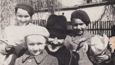 Jan Křižan se syny v roce 1947