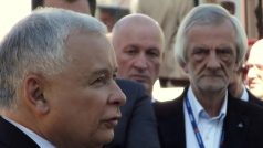 Předseda PiS Jaroslaw Kaczyński (vlevo) a šéf poslaneckého klubu strany Ryszard Terlecki (vpravo).