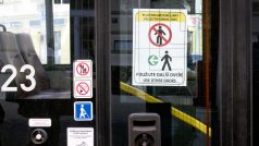 Autobusová doprava v Praze, nevstupovat předními dveřmi