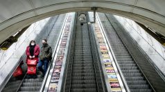 Nemnoho cestujících v metru města Prahy