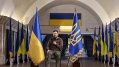 Prezident Volodymyr Zelenskyj poskytl rozhovor novinářům v kyjevském metru