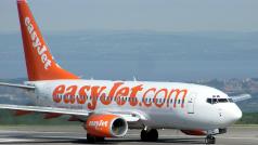 Letadlo společnosti EasyJet nouzově přistálo v Kolíně nad Rýnem. Důvodem byla &quot;podezřelá konverzace&quot; tří cestujících na téma terorismu.