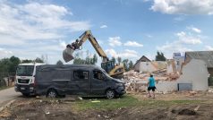 Kolik domů se bude muset zdemolovat, si statik netroufá odhadovat. Podle jeho slov však bohužel existuje předpoklad, že jich bude více.