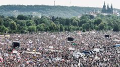 Letenská pláň během demonstrace zorganizované hnutím Milion chvilek pro demokracii.