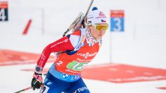 Biatlonistka Tereza Voborníková během závodu smíšených dvojic ve švédském Östersundu
