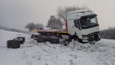 Hasiči ve Středočeském kraji v souvislosti se sněžením ve čtvrtek zasahovali u téměř padesáti dopravních nehod