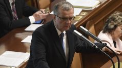 Předseda TOP 09 Miroslav Kalousek na pátečním zasedání Poslanecké sněmovny.
