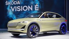 Škoda Vision E na autosalonu ve Frankfurtu. Takhle by měla vypadat první elektrická &quot;škodovka&quot;.