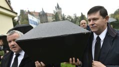 Praktičtí lékaři pořádali 10. října ve Žlebech na Kutnohorsku symbolický pohřeb zavřené ordinace. Akce je součástí dnešního protestu praktických lékařů.