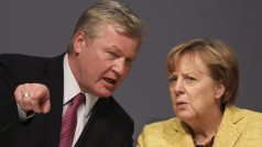 Angela Merkelová a Bernd Althusmann. (Ilustrační snímek)