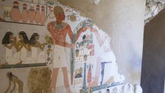 Nástěnná malba v jedné z nově objevených hrobek v Egyptě