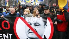 Demonstrace v Kyjevě. Demonstranti požadují demisi Porošenka.