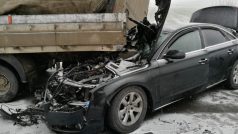 Dálnici D2 na 15. kilometru za Brnem ve směru na Bratislavuzastavila hromadná nehoda čtyř osobních aut a jednoho nákladního