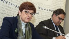 Europoslanci Ingeborg Grässleová a Claude Moraes, kteří na Slovensko přijeli kvůli vraždě novináře Jána Kuciaka a jeho partnerky Martiny Kušnírové, doporučí, aby vznikl společný vyšetřovací tým slovenské policie a Europolu.