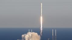 Raketa Falcon 9 společnosti Space X s americkým vesmírným dalekohledem pro výzkum planet mimo naši sluneční soustavu.